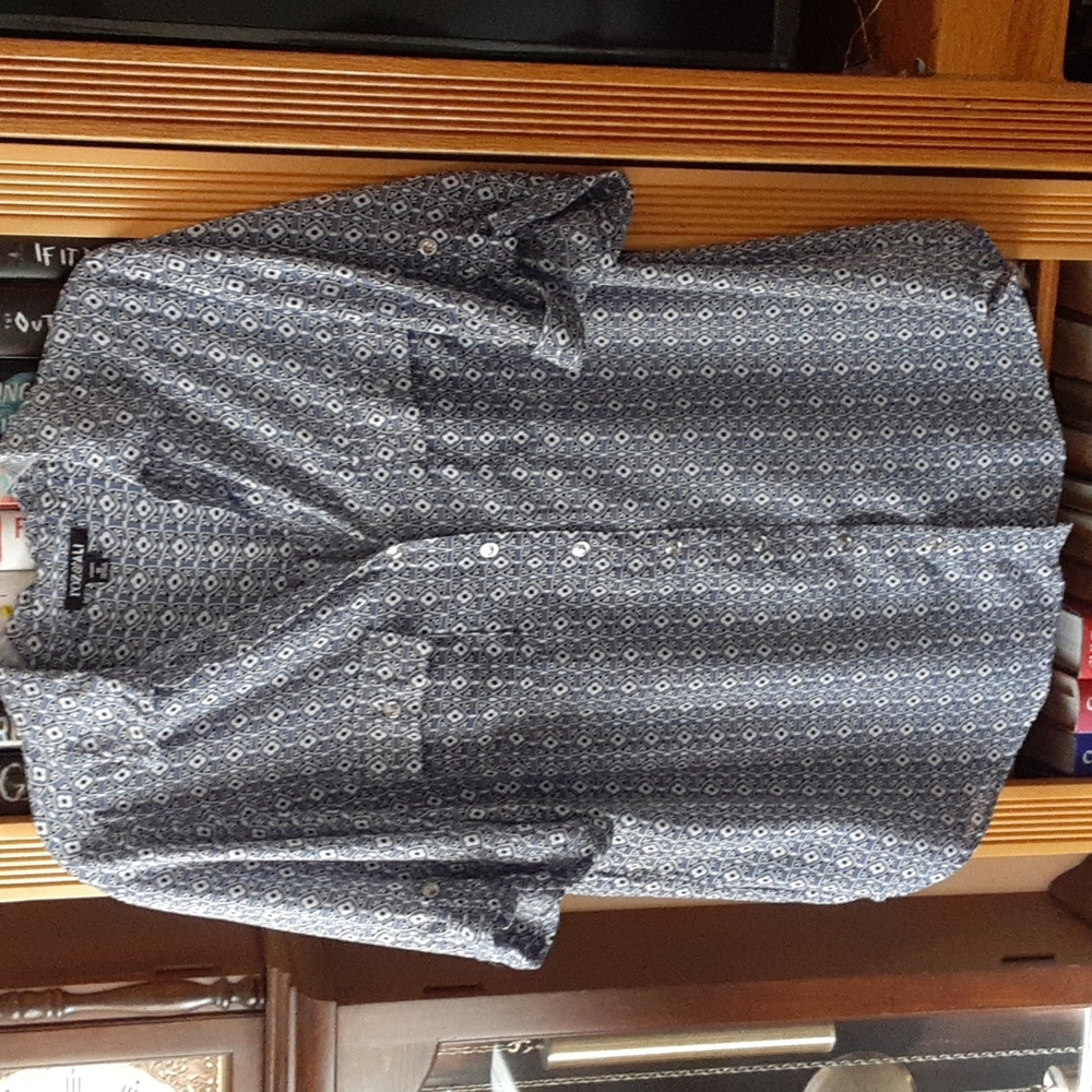 Roz & Ali button up top